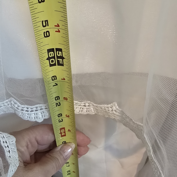 NWOT Elegant White Wedding Gown With Floral Lace Bodice Tulle Overlay Size 2 - Picture 13 of 13